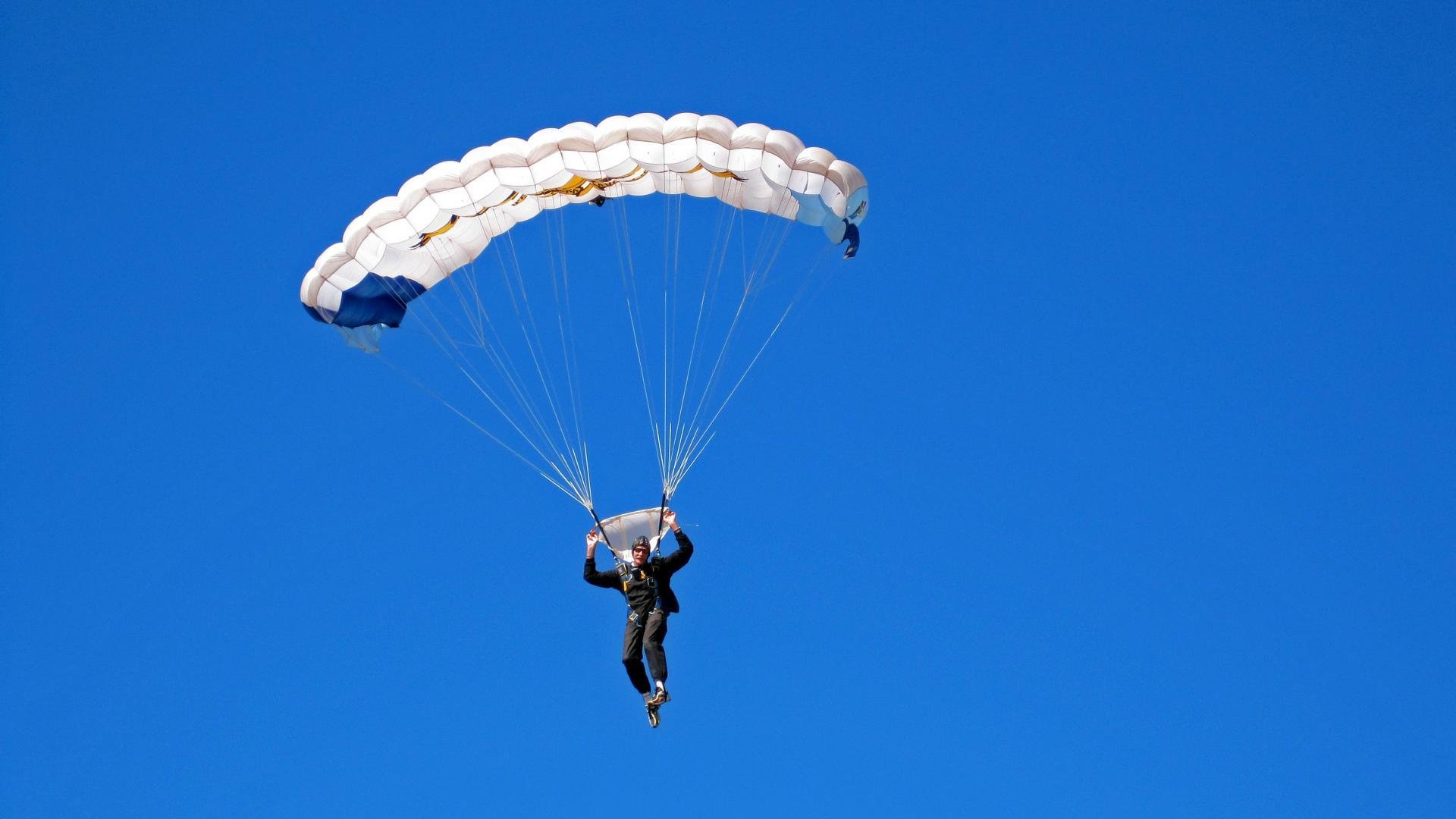 特色篮球赛吸引大量青年参与，提升全民体育热情，篮球赛活动主题名称大集锦